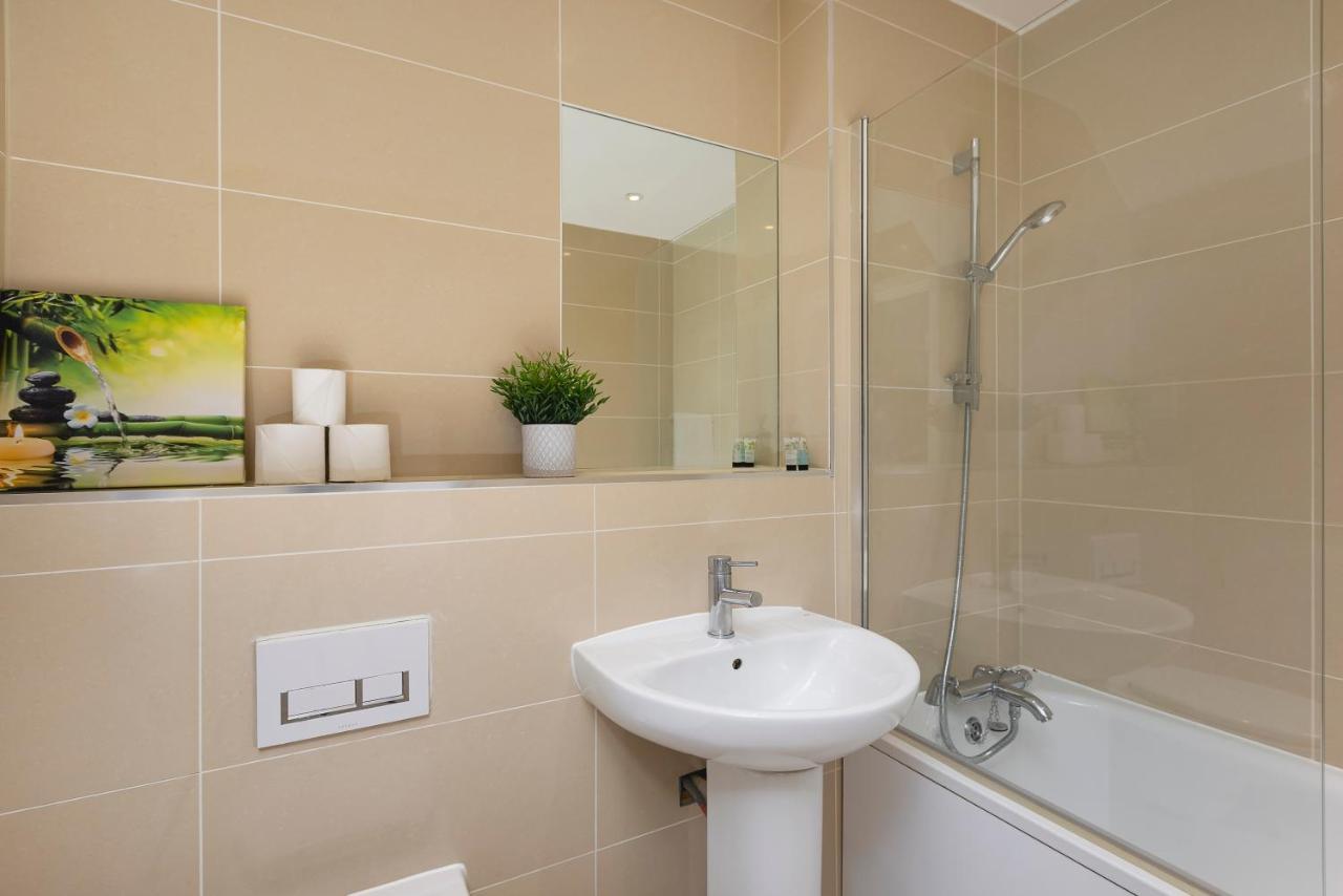Skyvillion - 4 Bed Luxury Apartment With Balcony & Parking Enfield Exterior photo