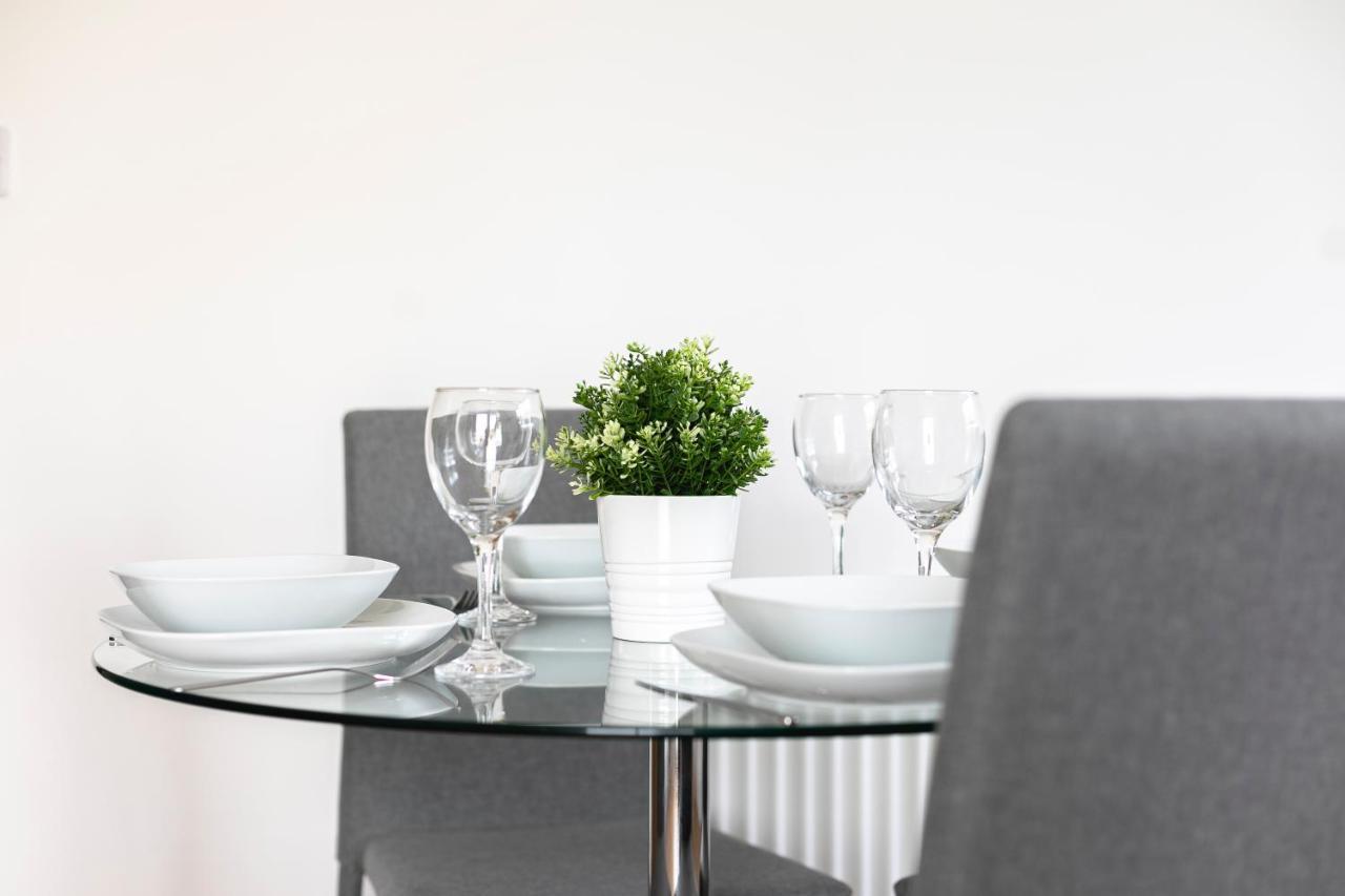 Skyvillion - 4 Bed Luxury Apartment With Balcony & Parking Enfield Exterior photo